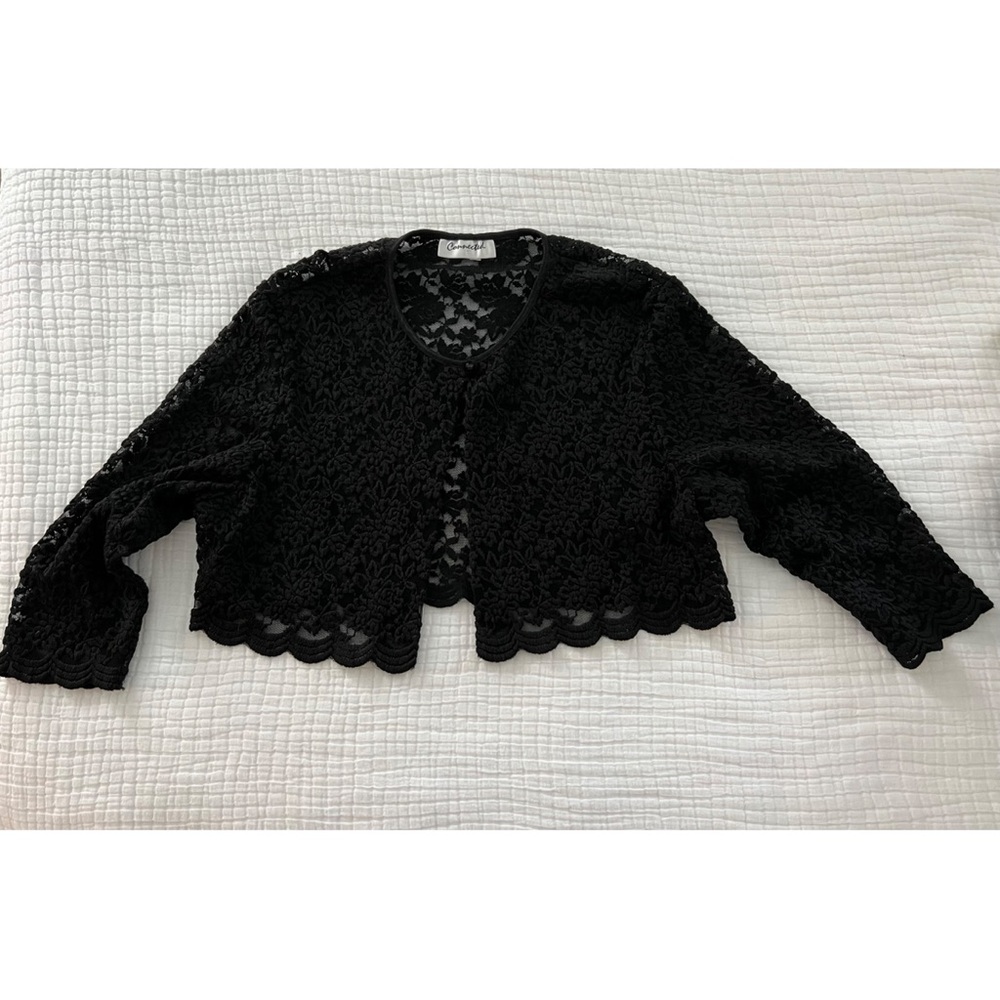 💕3/$25💕 Black lace shrug
